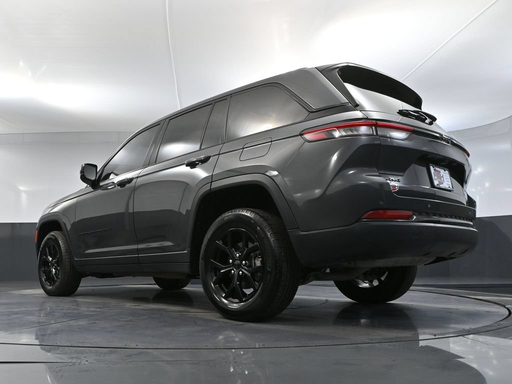 Used 2024 Jeep Grand Cherokee Altitude AWD/4WD image 43