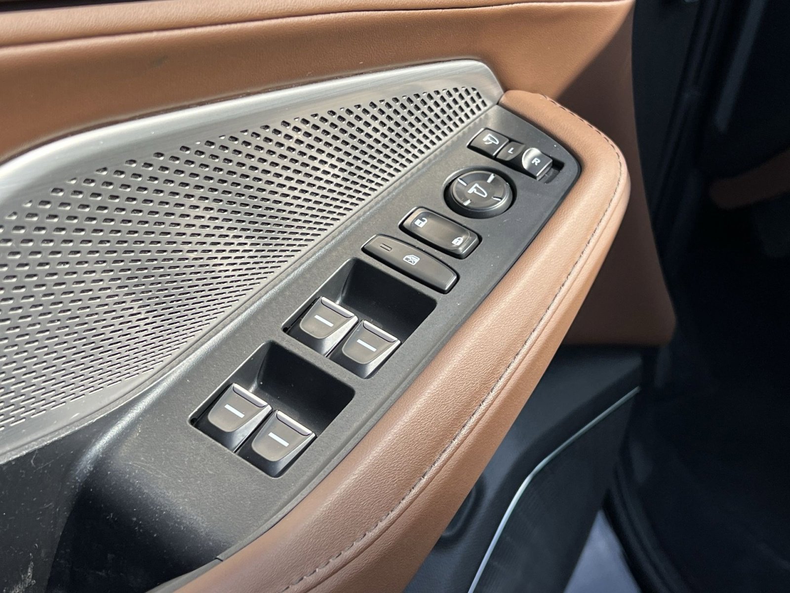 Certified 2024 Acura MDX SH-AWD w/ Technology Package image 12