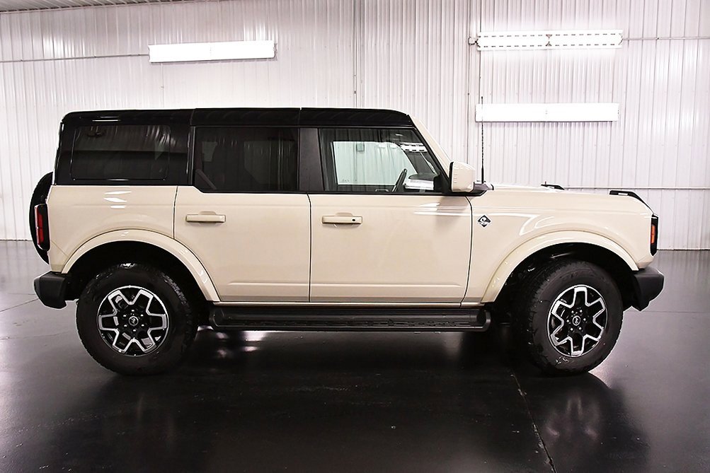 Used 2025 Ford Bronco Outer Banks image 8