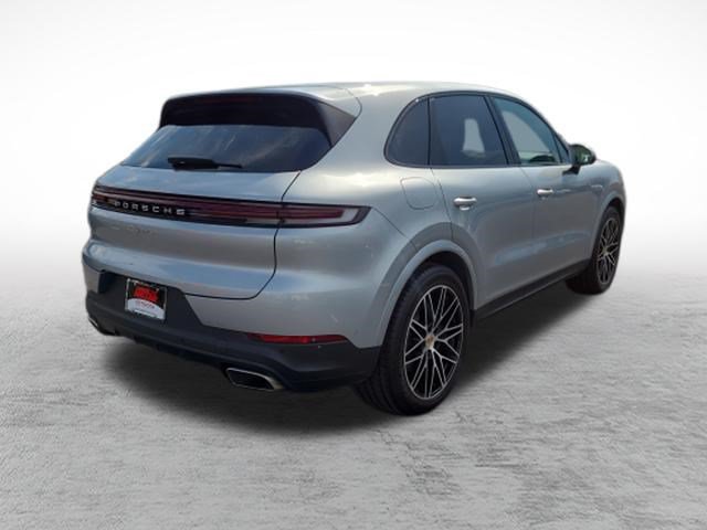 Used 2024 Porsche Cayenne AWD/4WD image 7