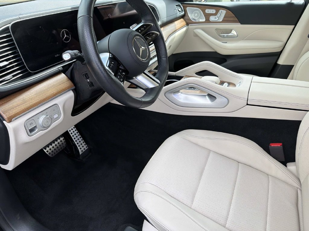 Used 2025 Mercedes-Benz GLS 450 4MATIC w/ AMG Line Exterior image 11