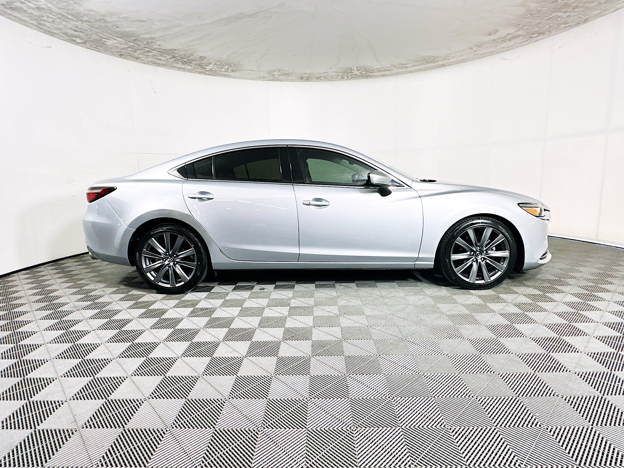 Used 2018 MAZDA MAZDA6 Grand Touring FWD image 2