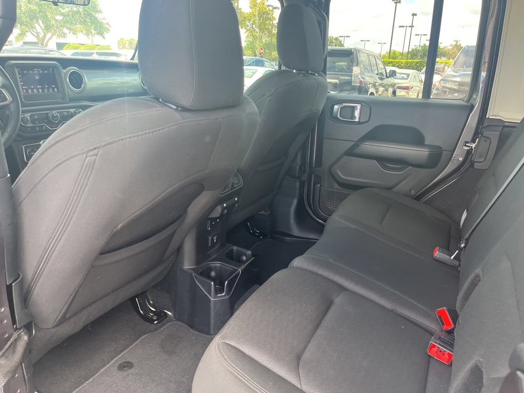 Used 2018 Jeep Wrangler Unlimited Sahara AWD/4WD image 3
