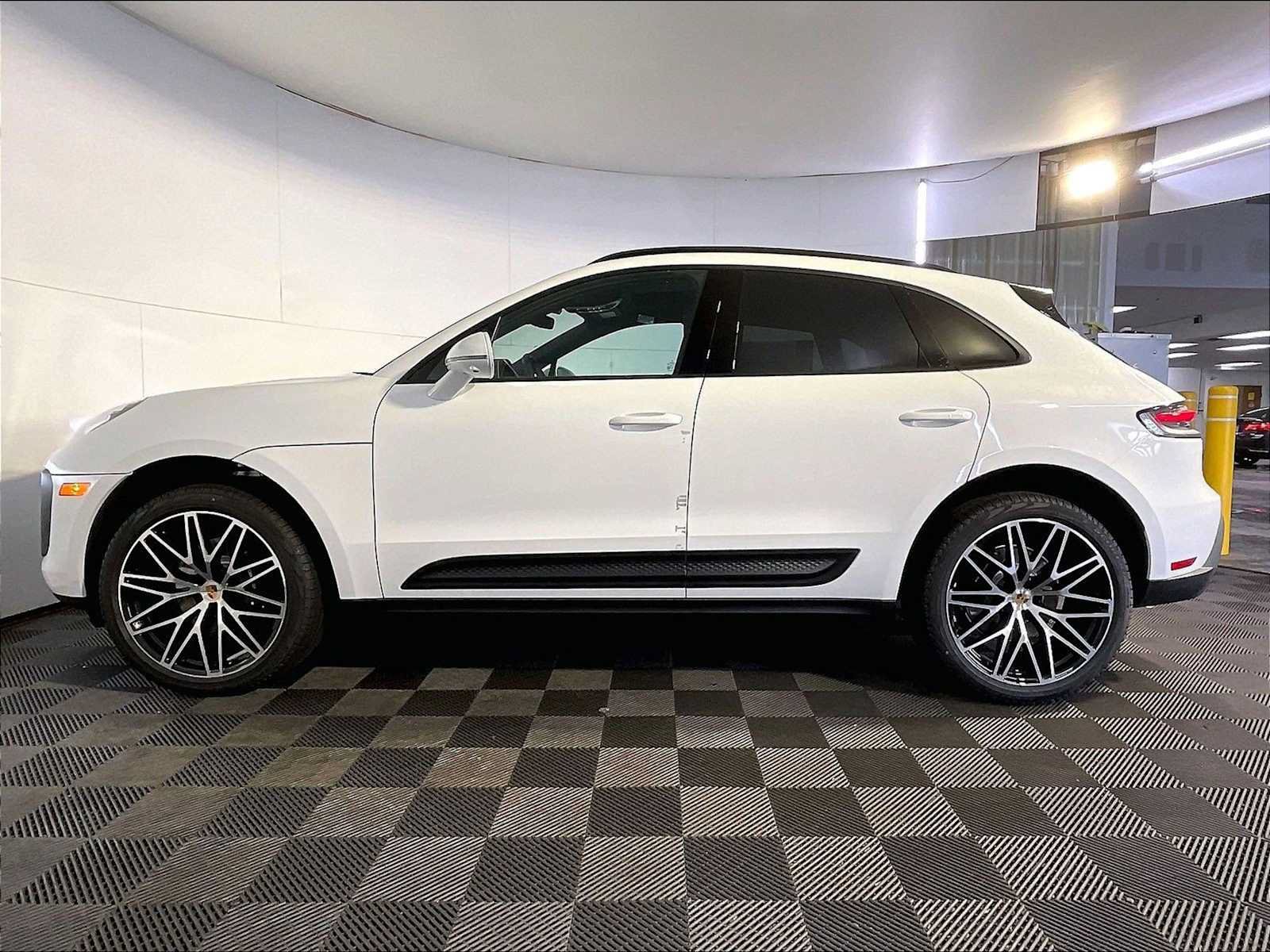 New 2026 Porsche Macan AWD/4WD image 2