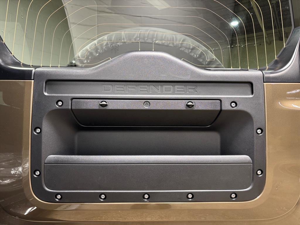 Used 2026 Land Rover Defender 110 S image 44