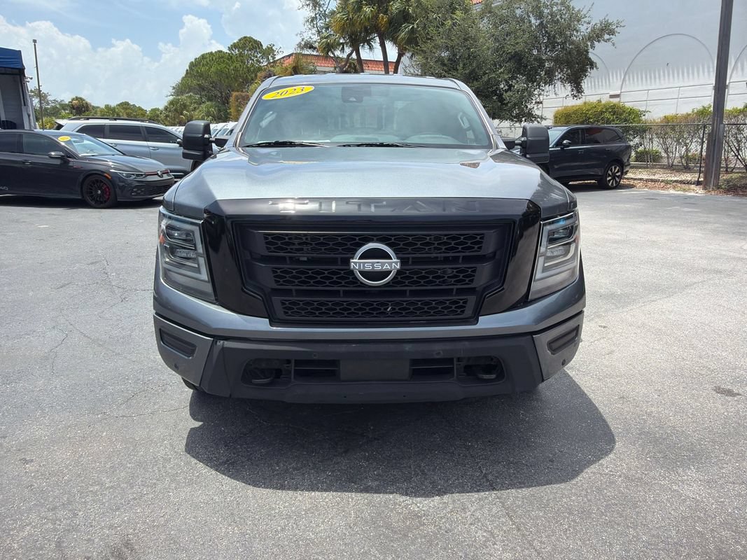 Used 2023 Nissan Titan SV w/ SV Convenience Package RWD image 8