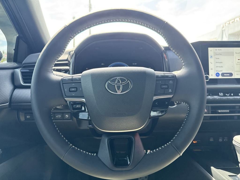 Used 2025 Toyota Camry SE w/ Convenience Package FWD image 23