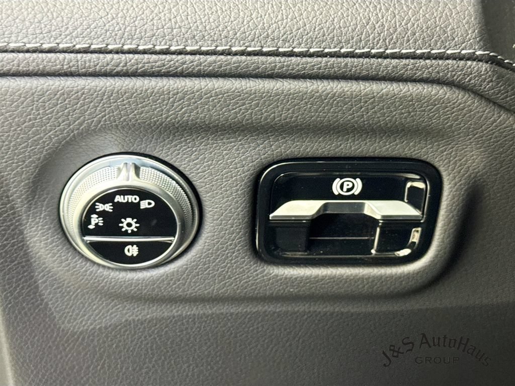 Used 2025 Mercedes-Benz EQS 450+ 4MATIC SUV image 10