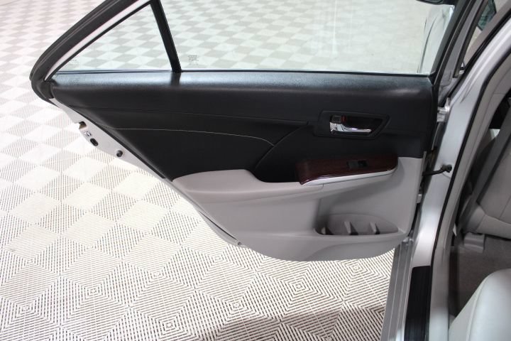 Used 2013 Toyota Camry XLE w/ Leather Pkg FWD image 18