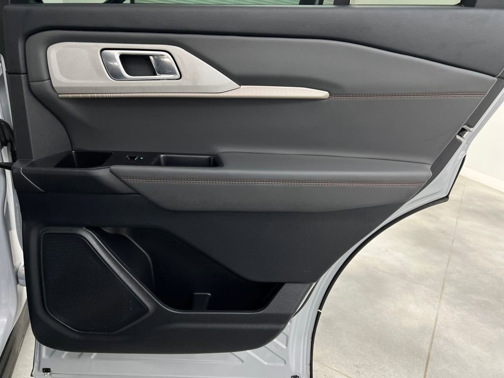 Used 2025 Ford Explorer Active image 21