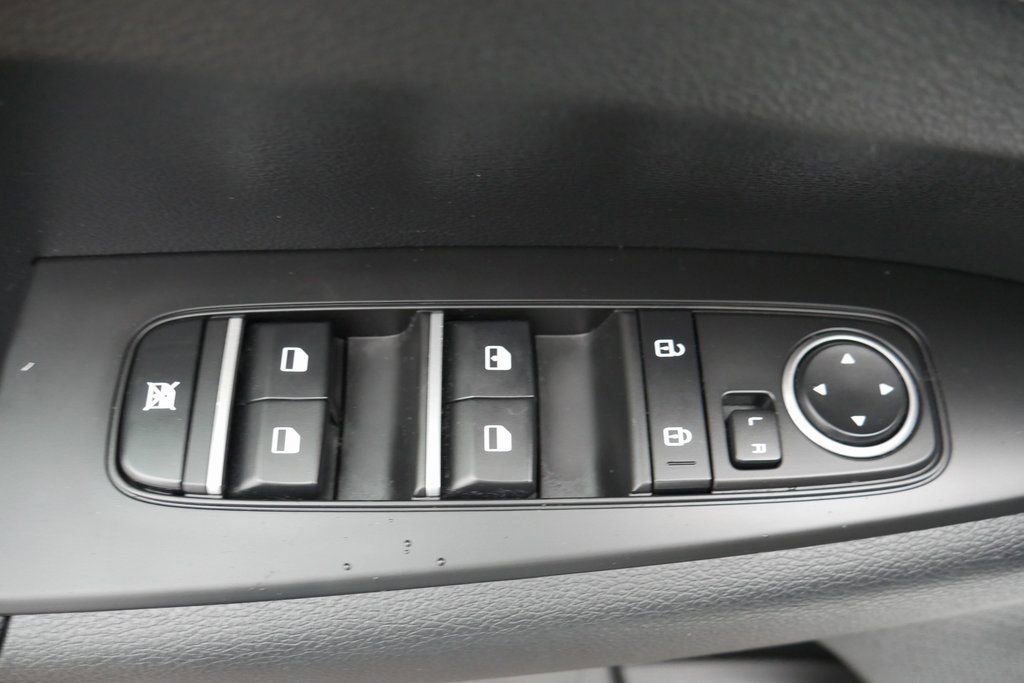 Used 2023 Kia Forte LXS image 27