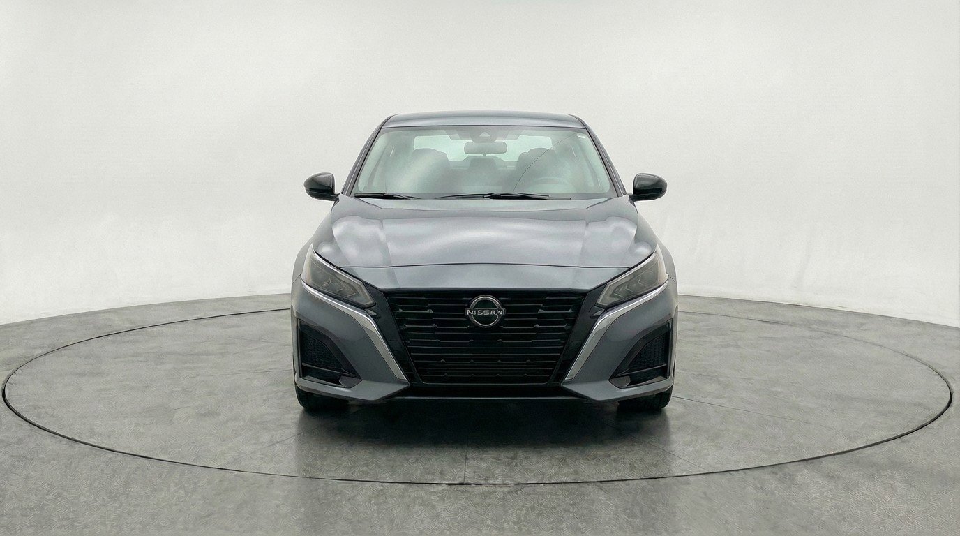 Used 2025 Nissan Altima 2.5 SV FWD image 2