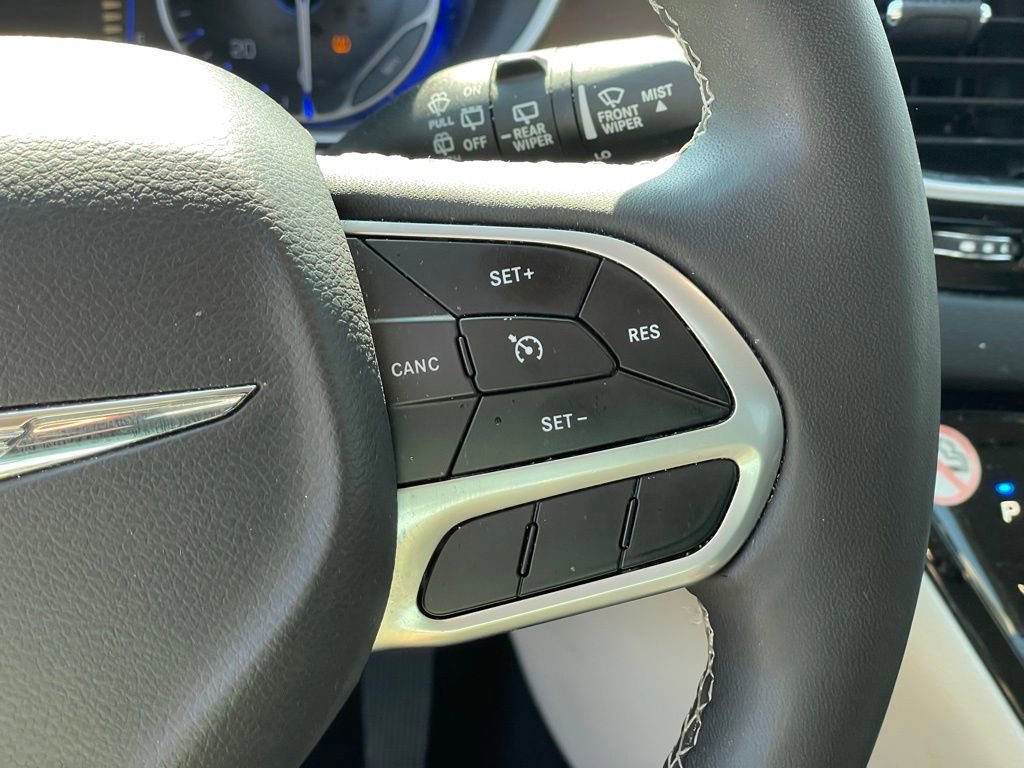 Used 2023 Chrysler Voyager LX image 18