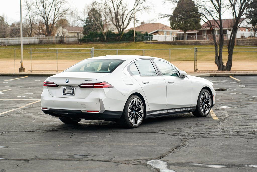 Used 2025 BMW i5 xDrive40 w/ Premium Package image 5
