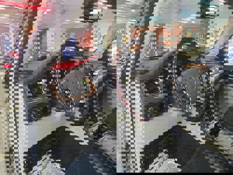 Used 2012 Cadillac Escalade Platinum image 8