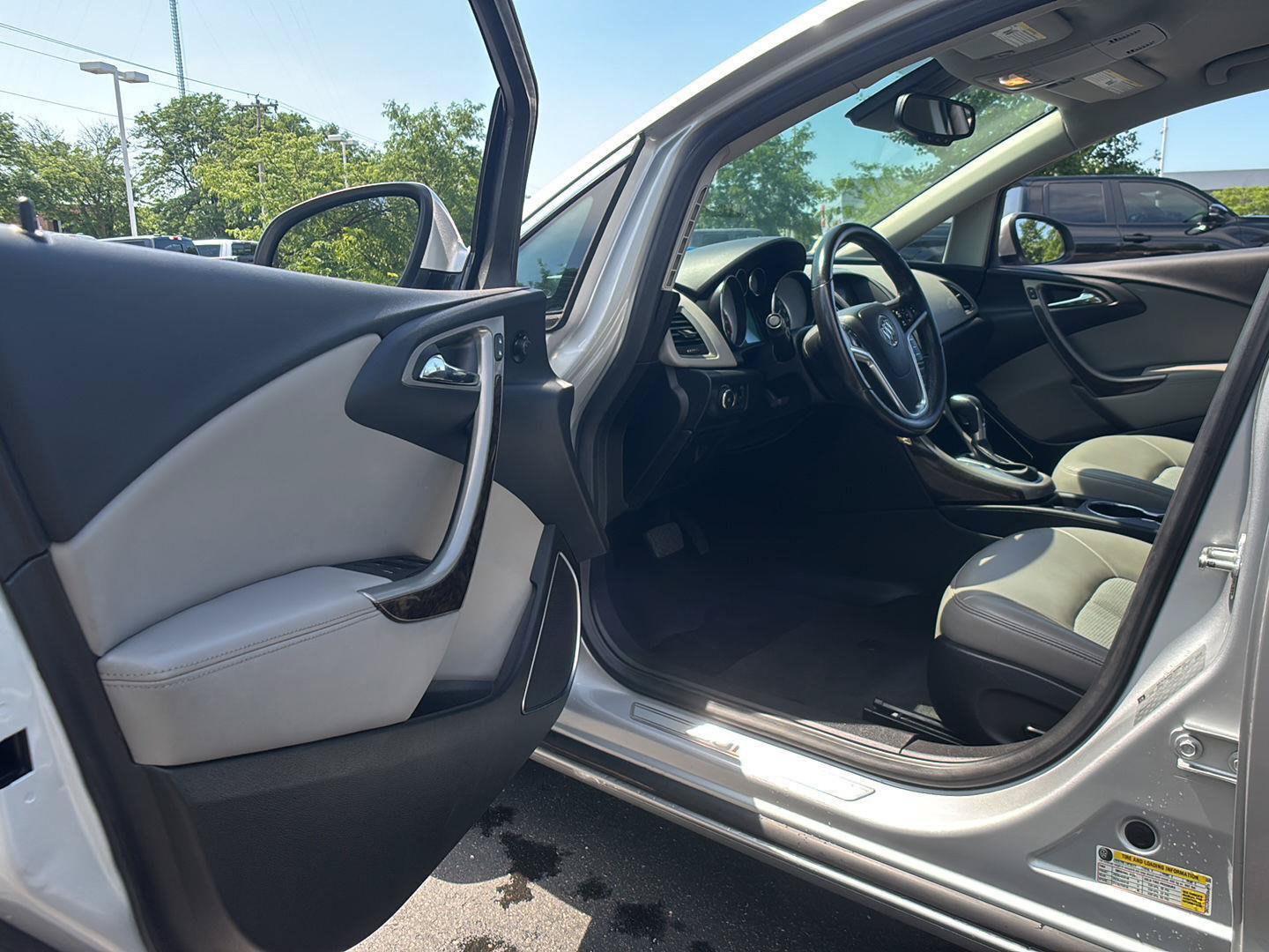 Used 2013 Buick Verano Convenience FWD image 2