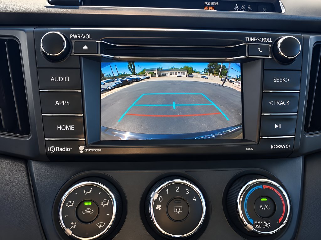 Used 2018 Toyota RAV4 LE FWD image 7