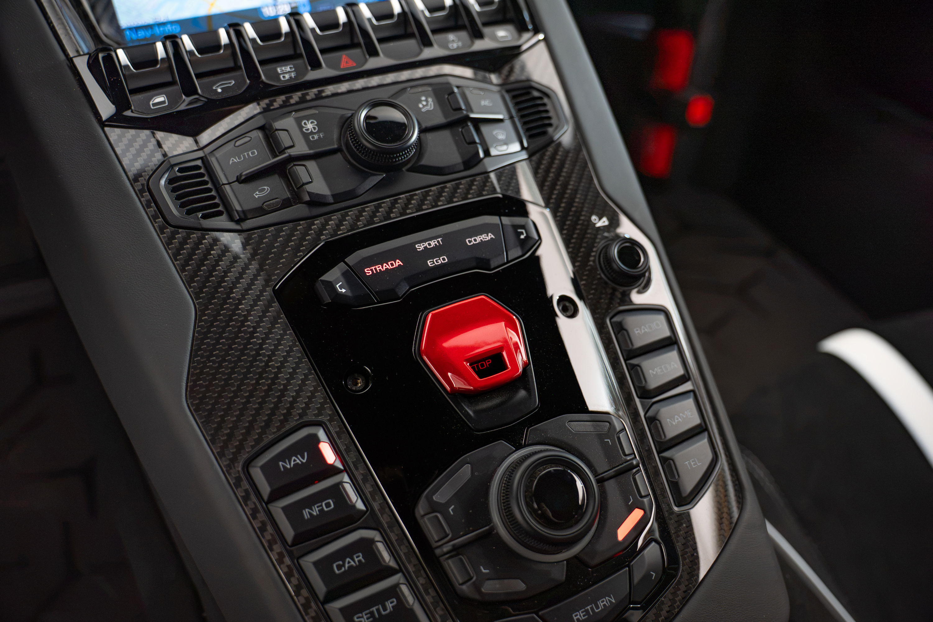 Used 2020 Lamborghini Aventador SVJ AWD/4WD image 15