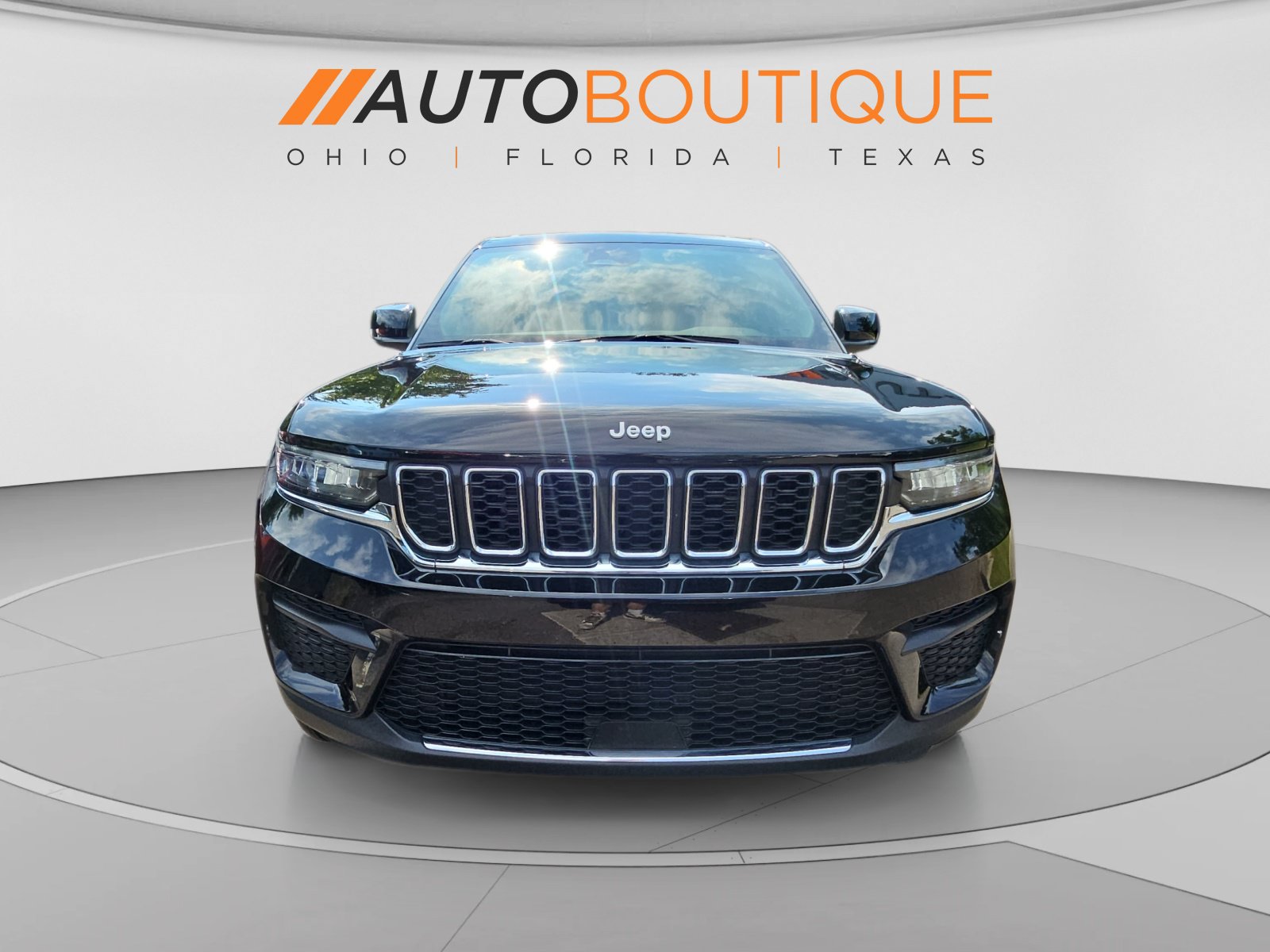 Used 2025 Jeep Grand Cherokee Laredo w/ Luxury Tech Group I AWD/4WD image 8