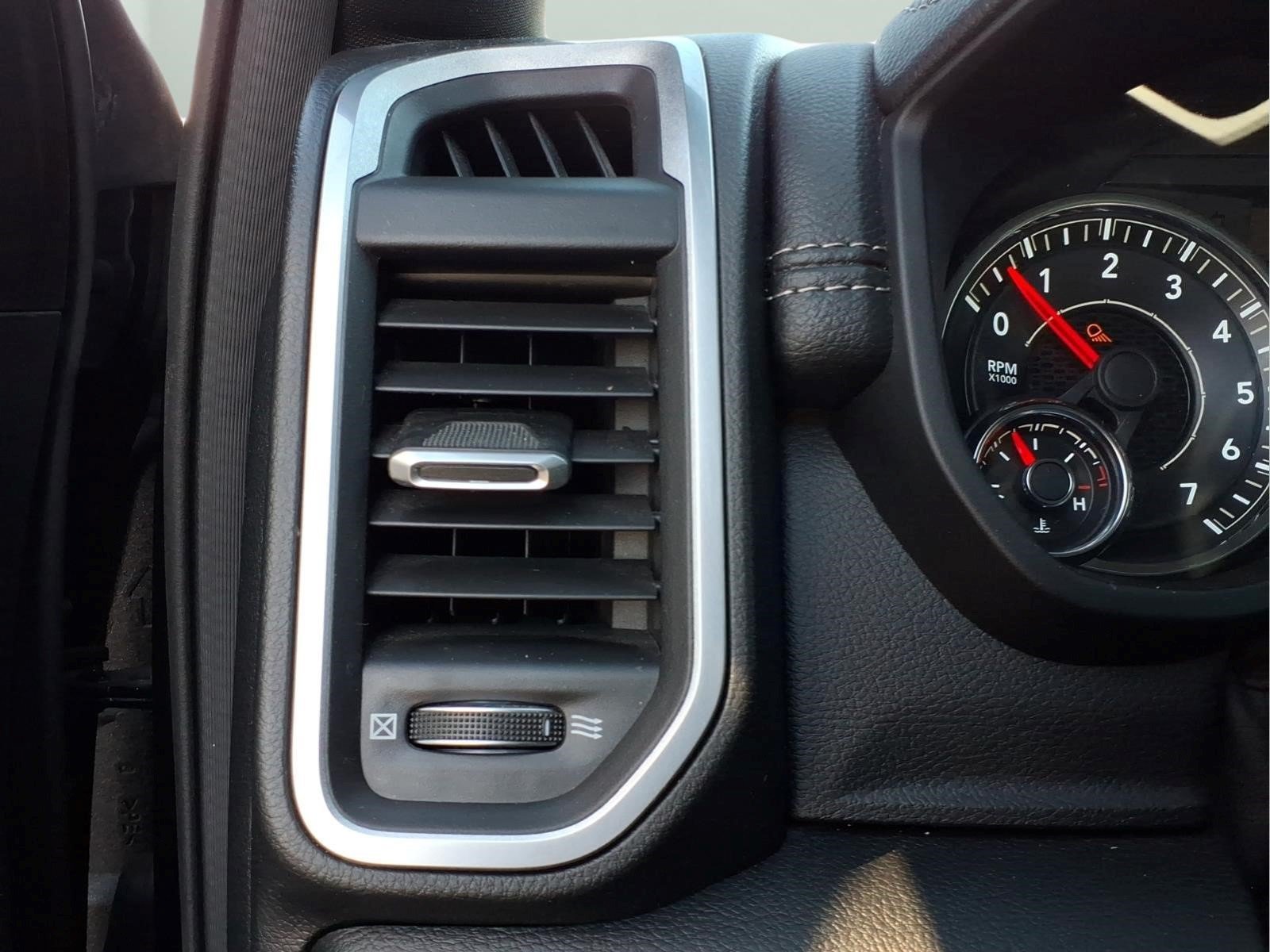 Used 2020 RAM 1500 Laramie AWD/4WD image 16