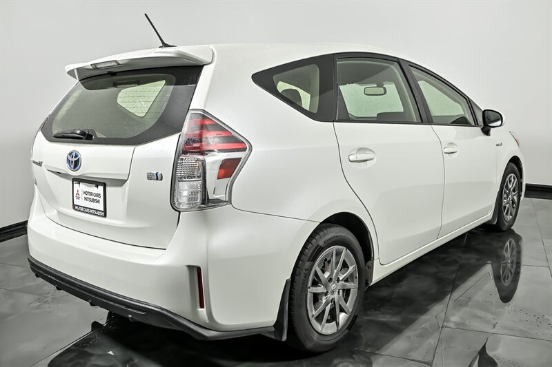 Used 2017 Toyota Prius V Four FWD image 9