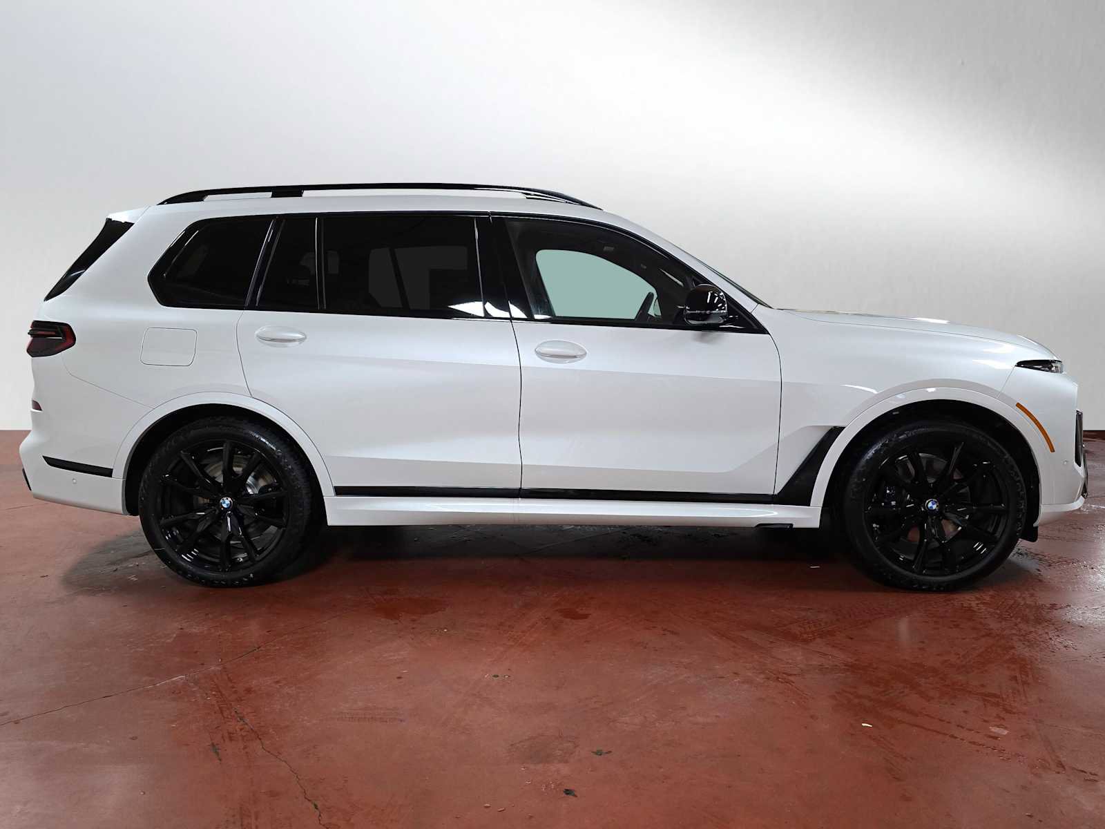 New 2026 BMW X7 M60i image 2