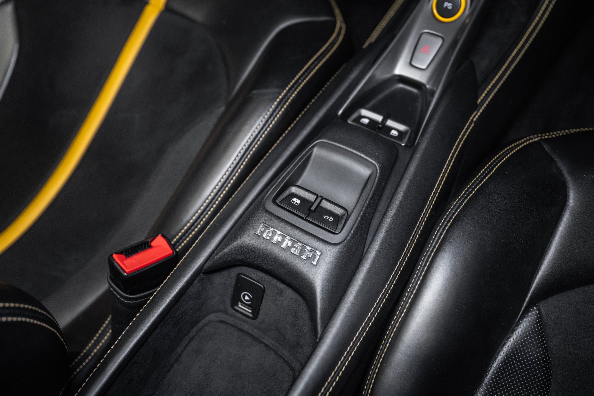 Used 2023 Ferrari F8 Tributo RWD image 39