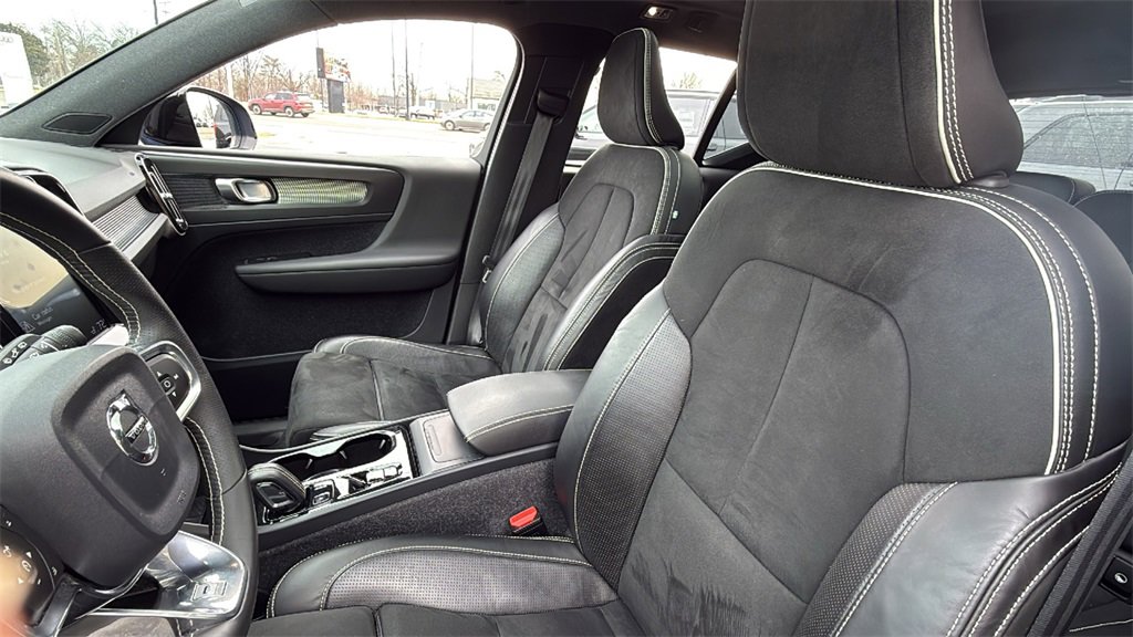 Used 2020 Volvo XC40 T5 R-Design w/ Protection Package Premier image 23
