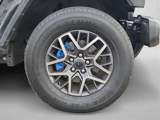 Used 2025 Jeep Wrangler Unlimited Sahara AWD/4WD image 15
