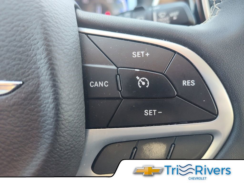 Used 2023 Chrysler Voyager LX image 11