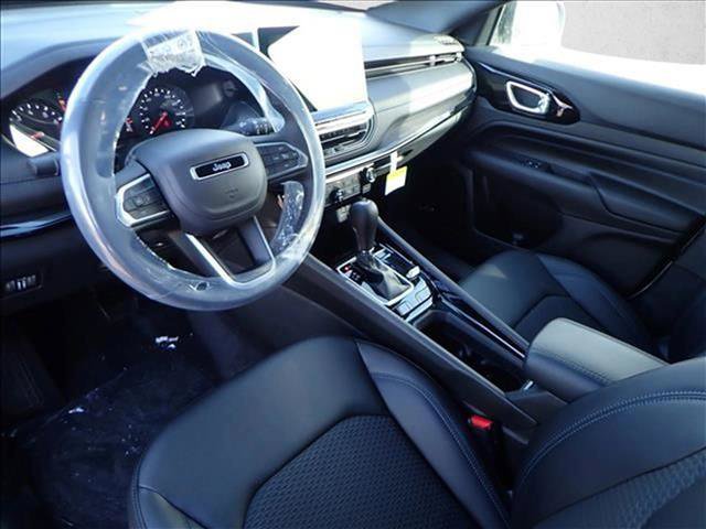 New 2026 Jeep Compass Latitude w/ Sun and Sound Group AWD/4WD image 11