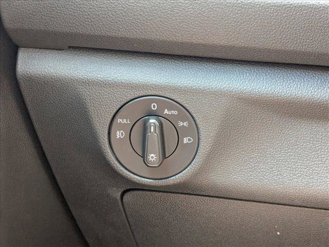 Used 2019 Volkswagen Jetta R-Line w/ R-Line Cold Weather Package image 11