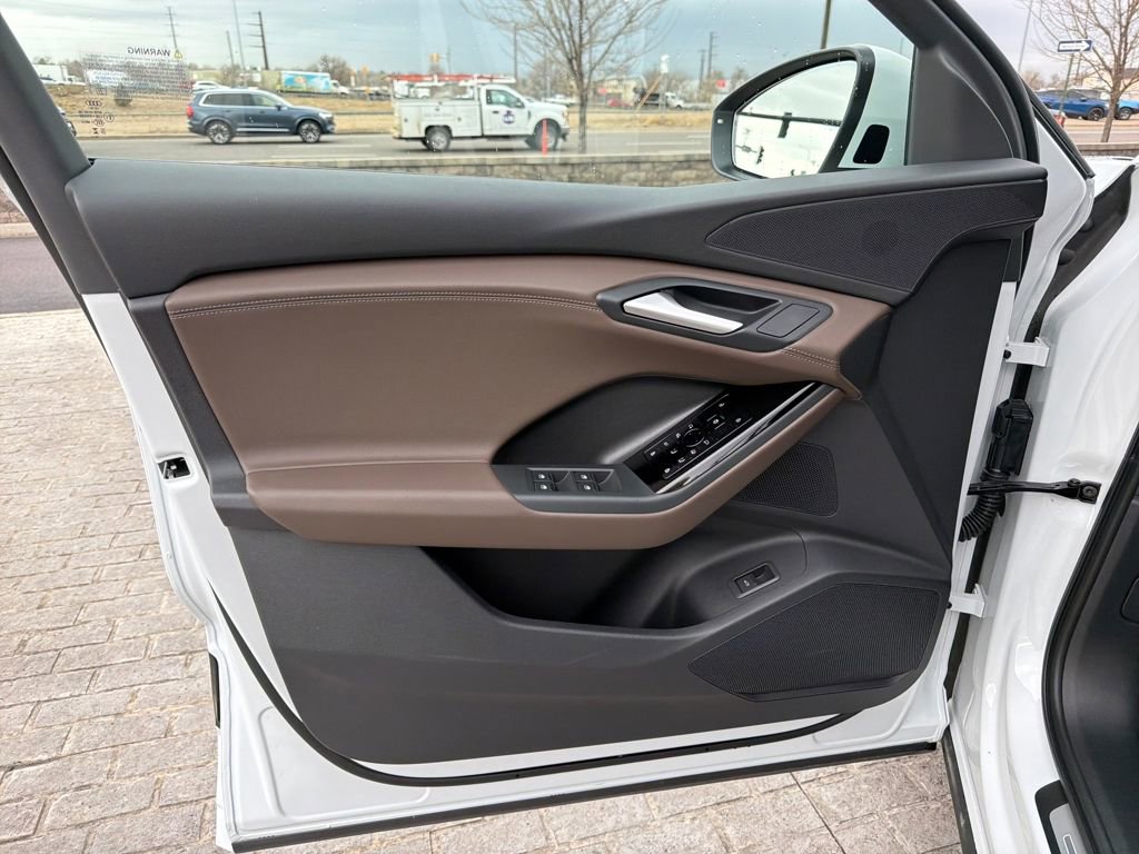 Used 2025 Audi Q6 e-tron Premium w/ Convenience Package image 10