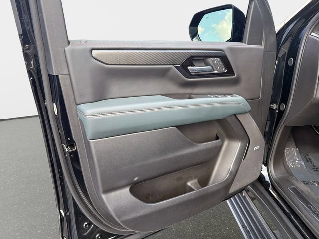 Used 2025 GMC Yukon AT4 w/ AT4 Premium Plus Package AWD/4WD image 17
