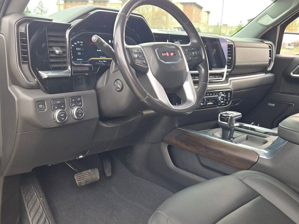 Used 2022 GMC Sierra 1500 SLT w/ SLT Convenience Package AWD/4WD image 24