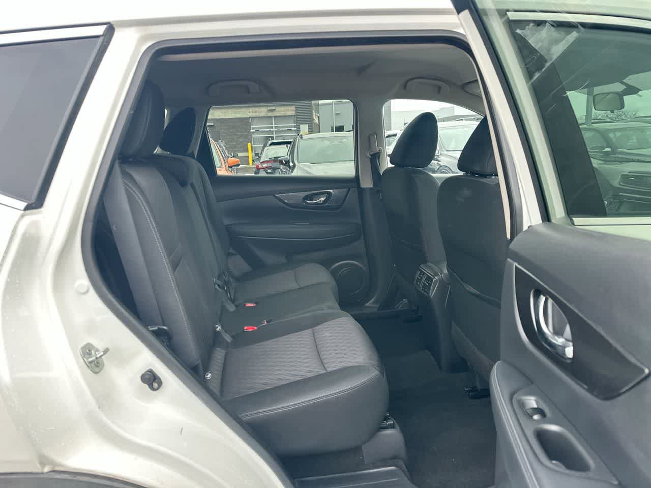 Used 2018 Nissan Rogue SV image 25