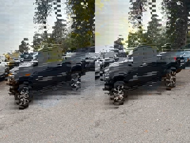 Used 2022 Toyota Tacoma Limited image 2