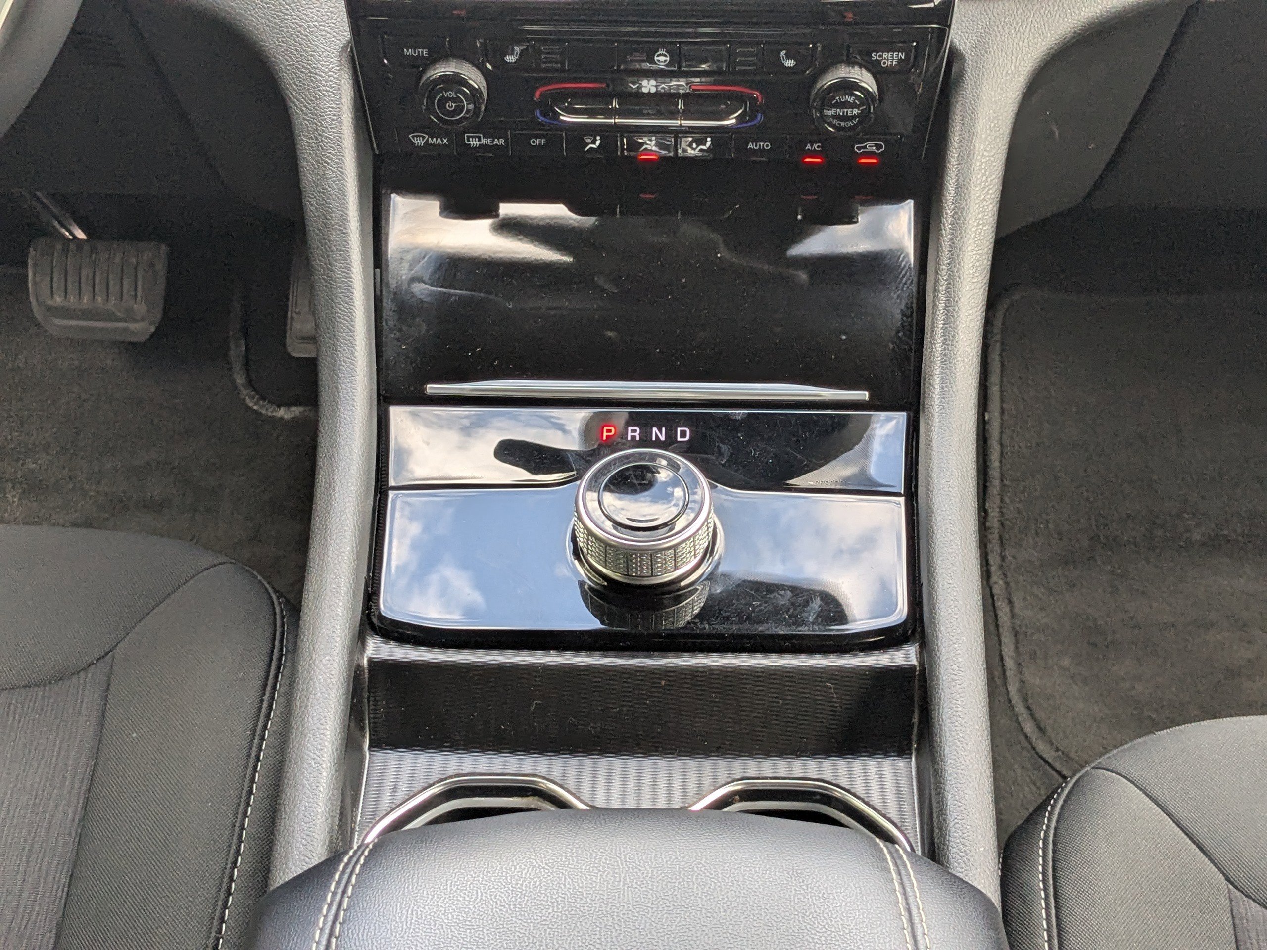 Certified 2025 Jeep Grand Cherokee L Laredo w/ Luxury Tech Group I image 16