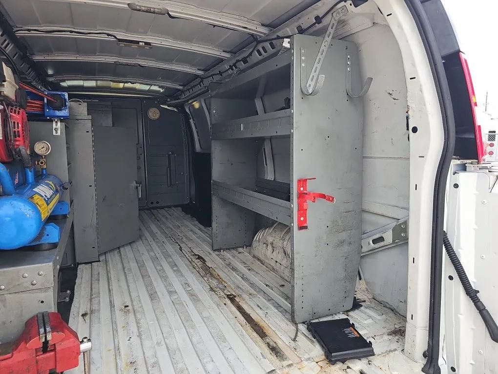 Used 2017 Chevrolet Express 3500 Extended RWD image 20