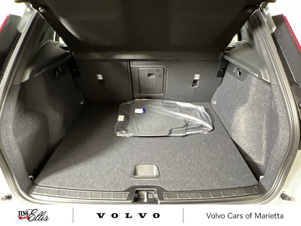Certified 2026 Volvo XC40 B4 Core FWD image 18