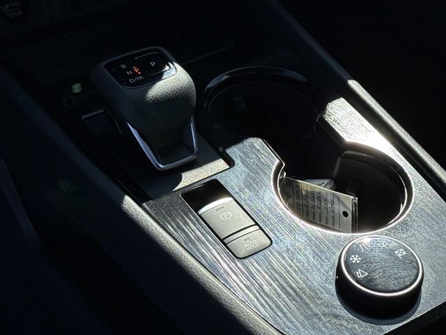 Used 2025 Nissan Rogue S image 22