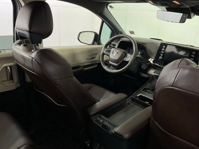 Used 2023 Toyota Sienna Platinum AWD/4WD image 29