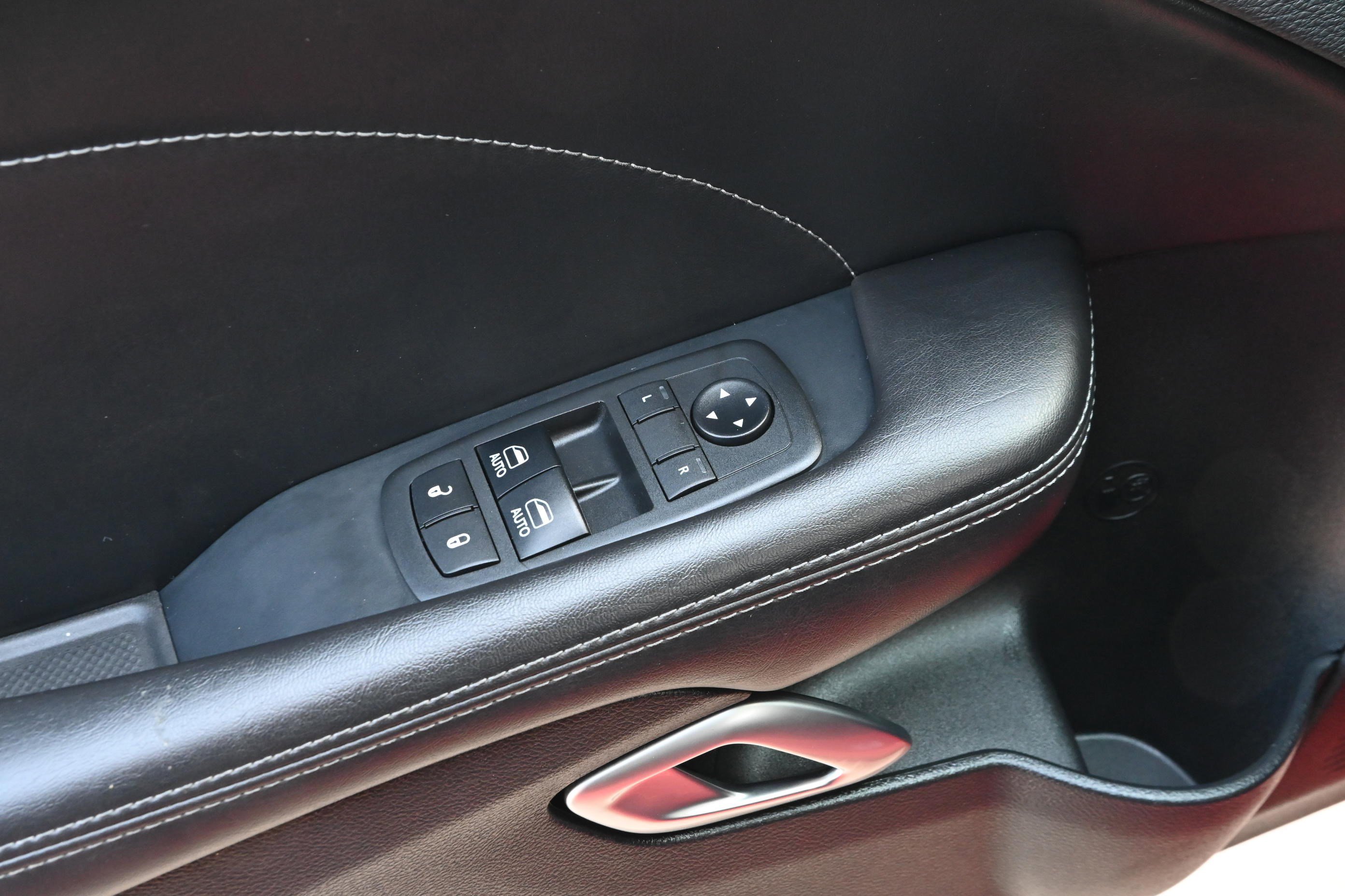 Used 2019 Dodge Challenger R/T Scat Pack w/ Shaker Package image 31