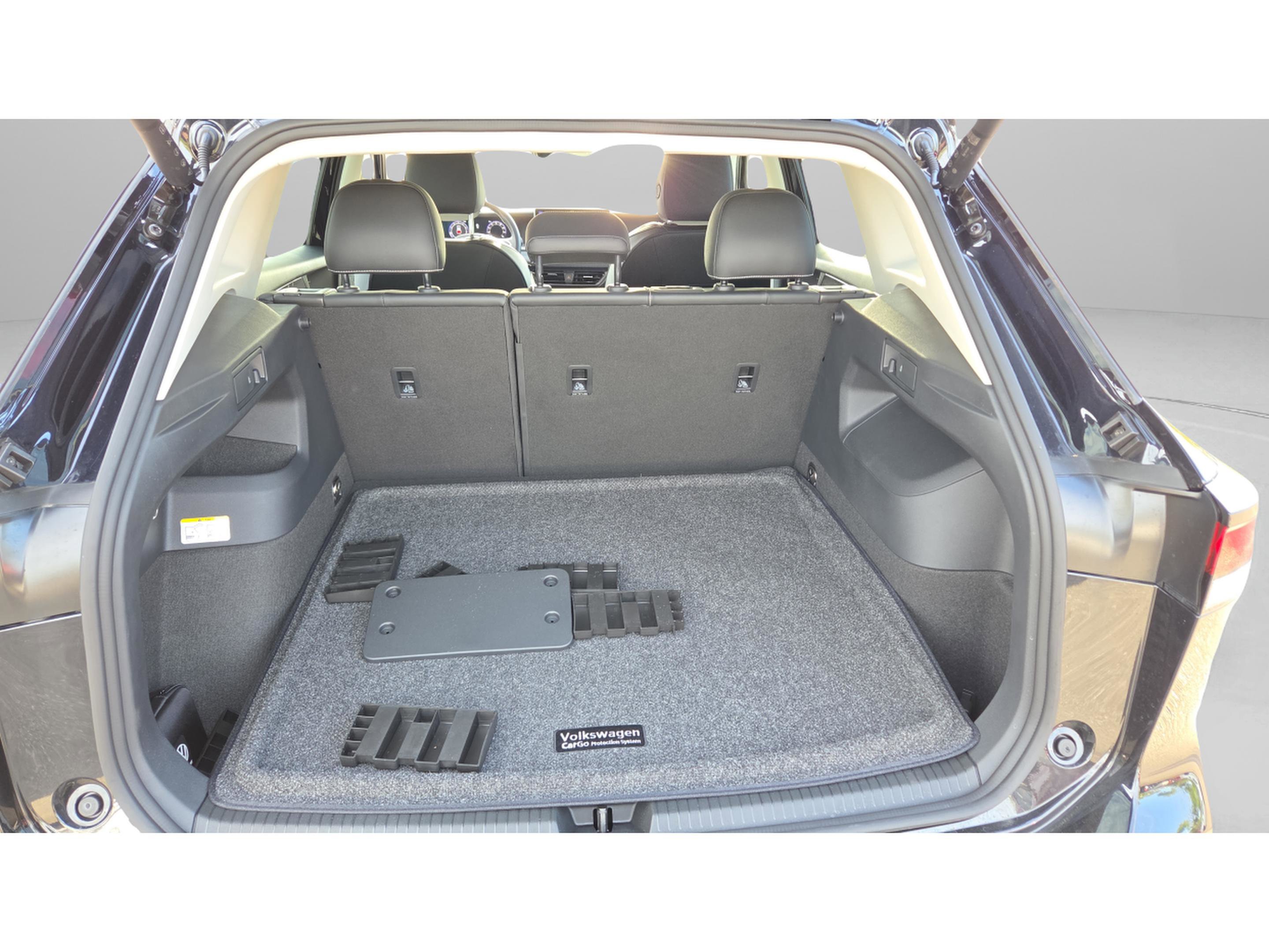 Used 2025 Volkswagen Tiguan SE FWD image 17