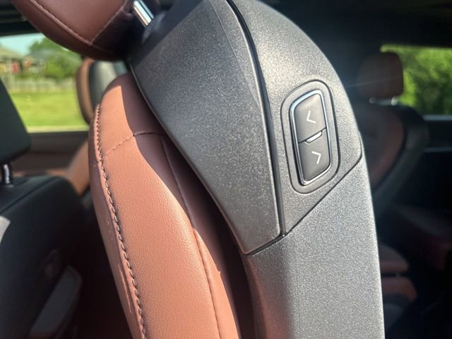 Used 2026 Lincoln Navigator Reserve AWD/4WD image 32