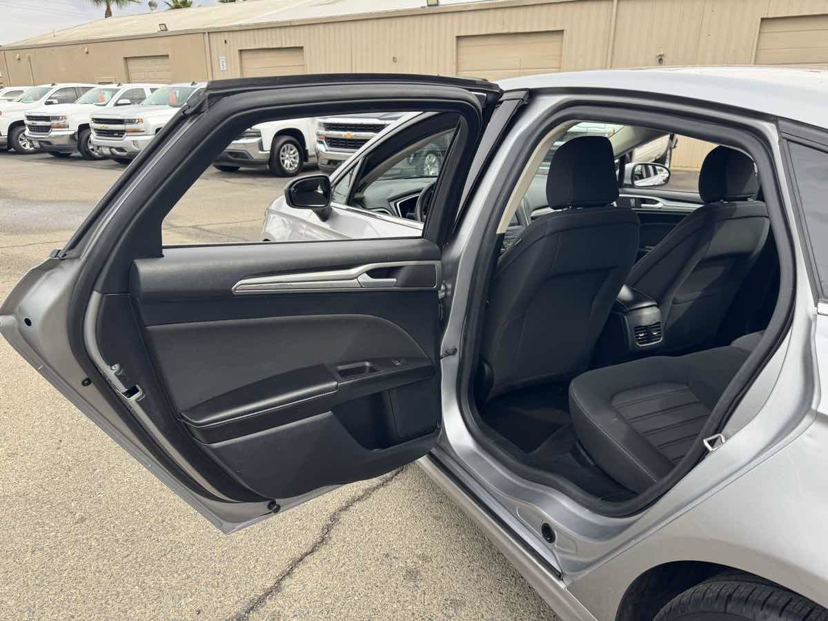 Used 2020 Ford Fusion SE FWD image 20