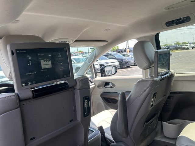 Used 2017 Chrysler Pacifica Touring-L Plus FWD image 26
