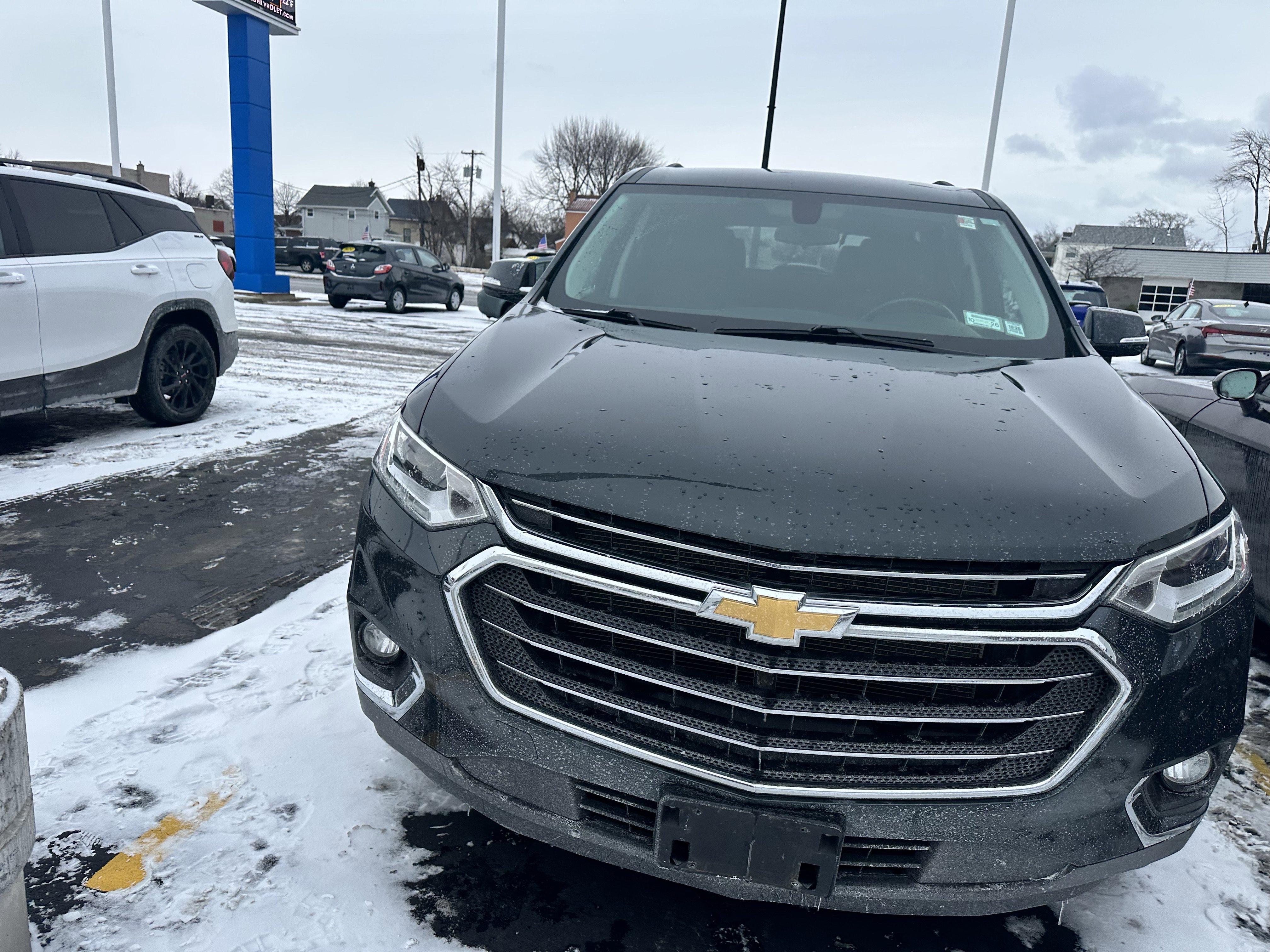 Used 2020 Chevrolet Traverse LT image 2