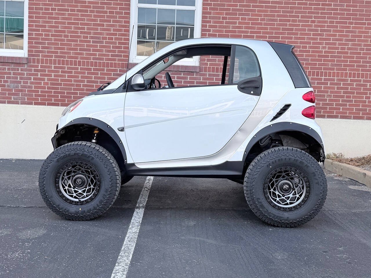 Used 2015 smart fortwo pure RWD image 3