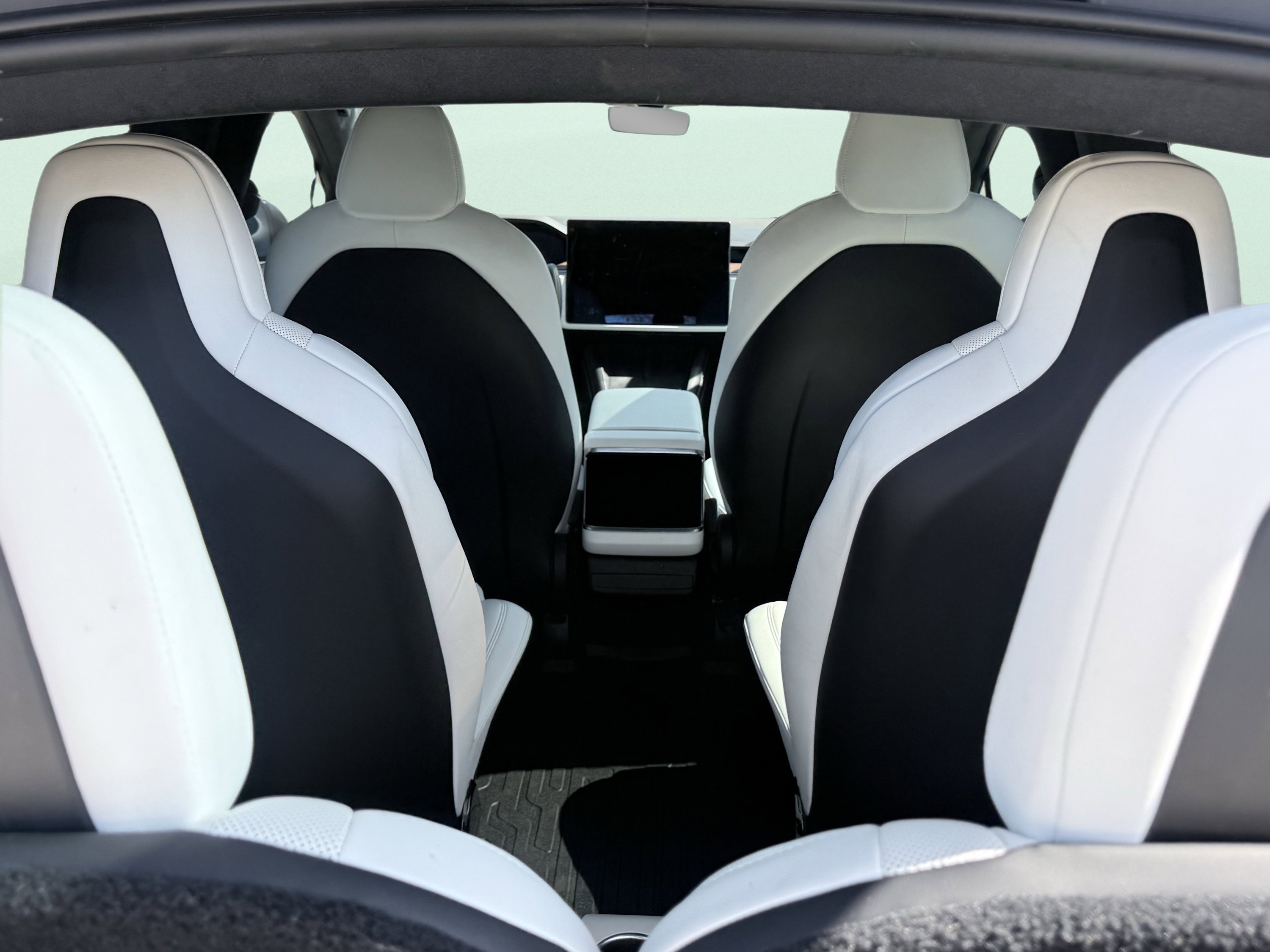 Used 2022 Tesla Model X image 3